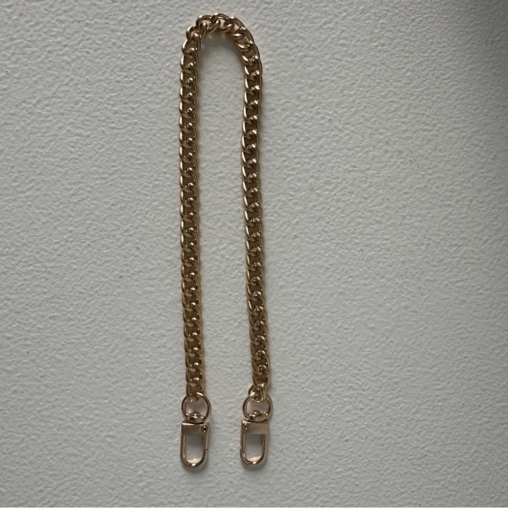Generic replacement chains for a handbag or wallet